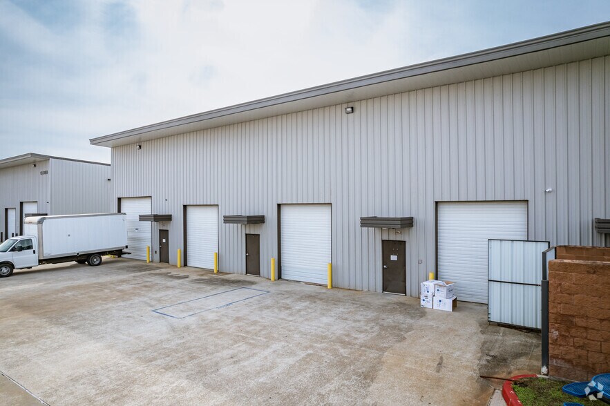 More Photos Of 13215 Stafford Rd, Missouri City Warehouse For Lease