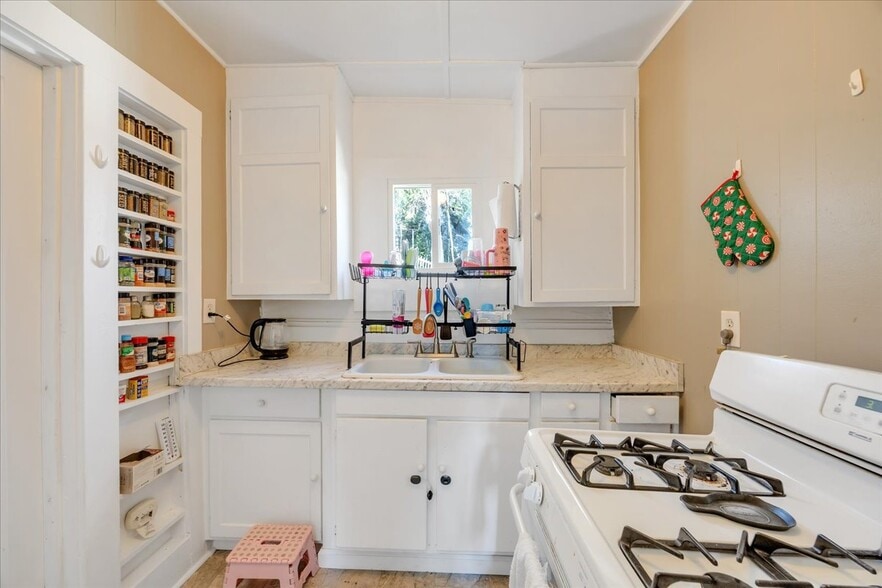 More Photos Of 134 N Washington St, Sonora Specialty For Sale