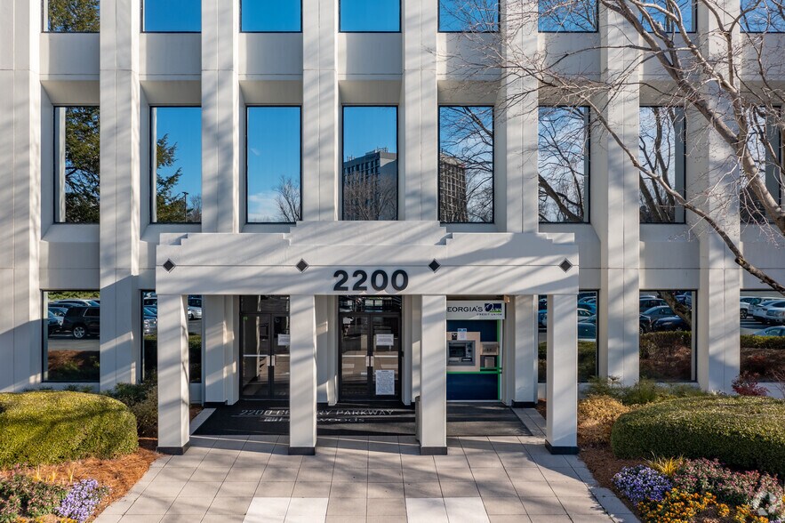 More Photos Of 2200 Century Pky NE, Atlanta Office For Lease
