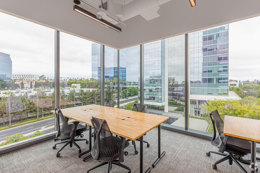 More Photos Of 4727 Executive Dr, San Diego Coworking Space