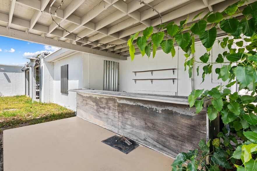 More Photos Of 810 NE 4th Ave, Fort Lauderdale Storefront Retail Office For Lease