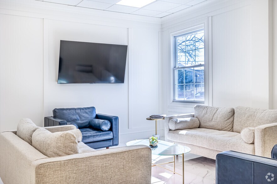 More Photos Of 1 Channel Dr, Port Washington Office For Lease