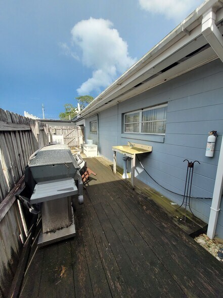 More Photos Of 1108 N Dixie Fwy, New Smyrna Beach Funeral Home For Sale