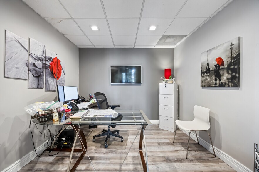 More Photos Of 8255 Wickham Rd, Melbourne Office For Lease