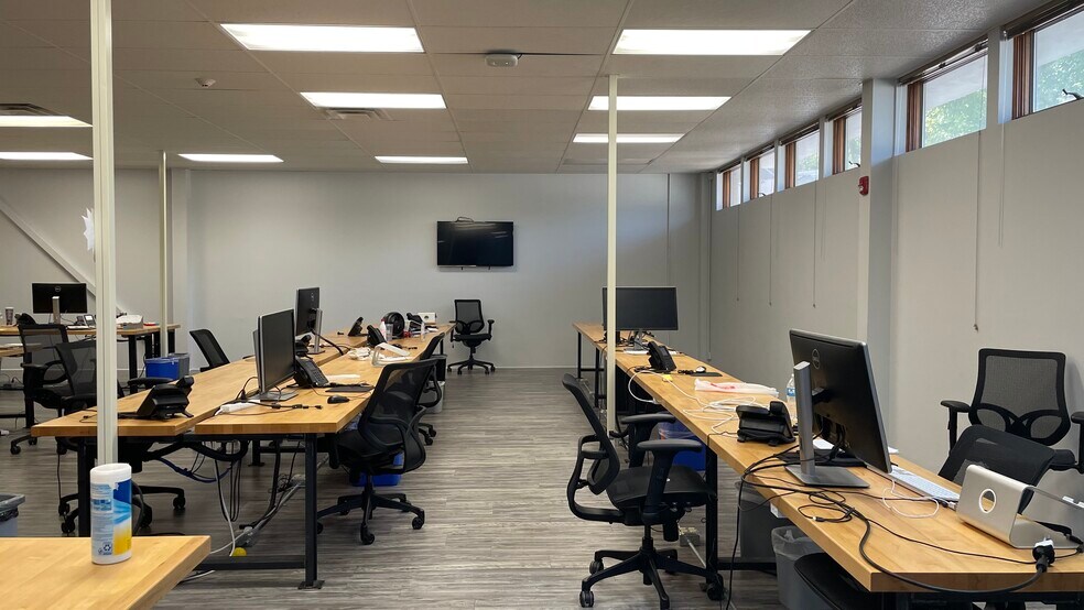 More Photos Of 2801 S Interstate 35 S, Austin Loft Creative Space For Lease