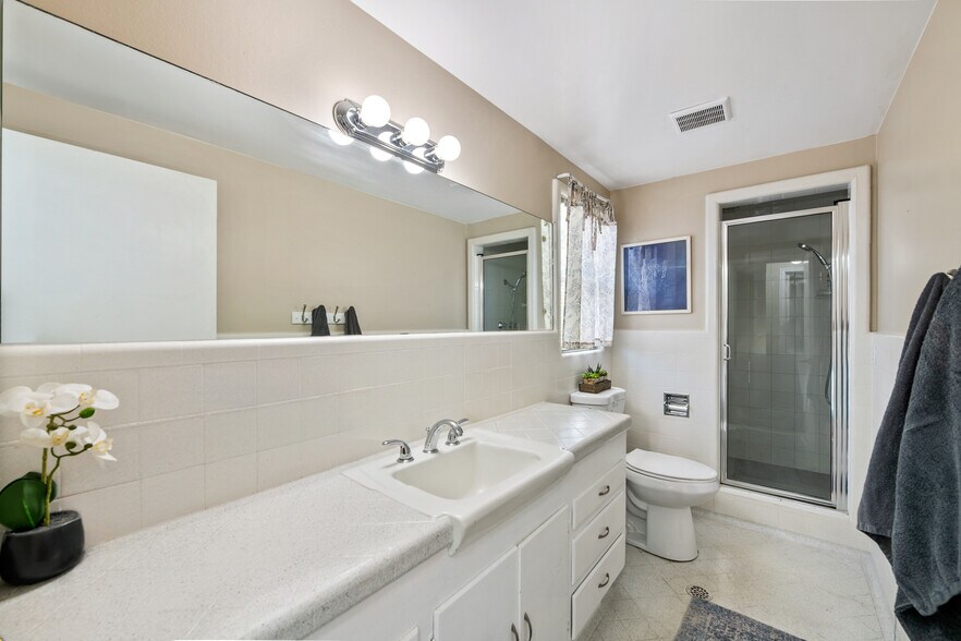 More Photos Of 3378 S 2300 E, Salt Lake City Medical For Sale