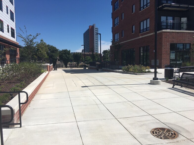 More Photos Of 302-310 S 1st St, Champaign Apartments For Lease