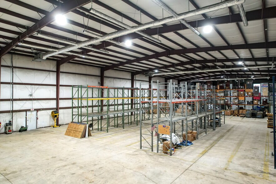 More Photos Of 10416 New Berlin Rd, Jacksonville Warehouse For Lease