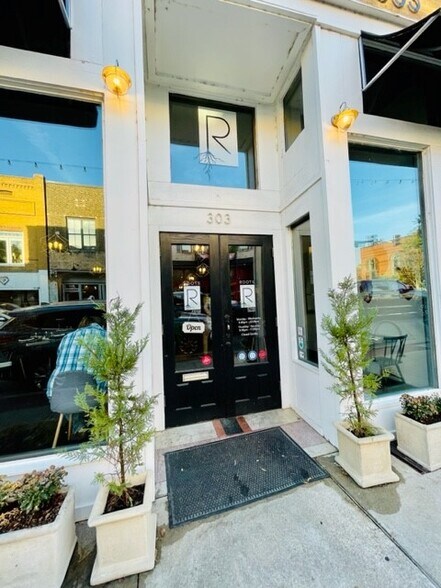 More Photos Of 303 S Main St, Jonesboro Storefront Retail Office For Lease