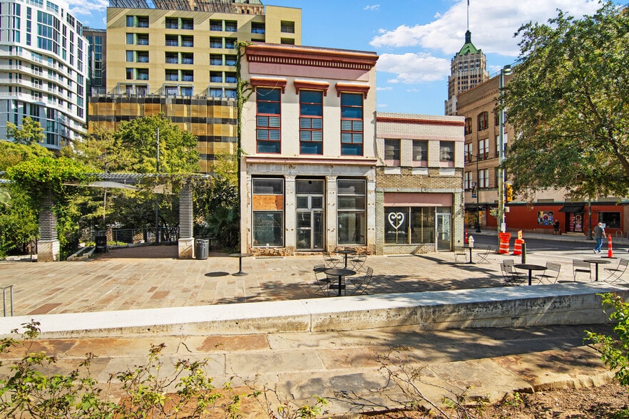 More Photos Of 114 E Main Plz, San Antonio Storefront Retail Office For Sale