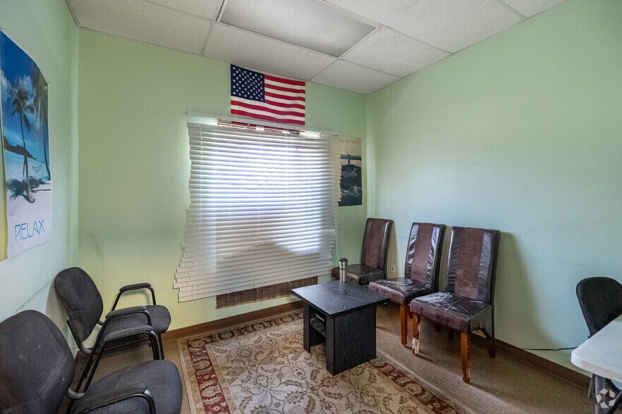 More Photos Of 2321 W Pioneer Pky, Pantego Industrial For Sale