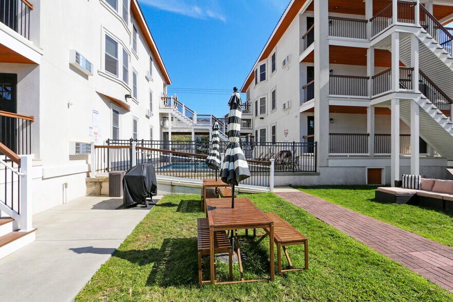 More Photos Of 5100 Atlantic Ave, Wildwood Hotel For Sale