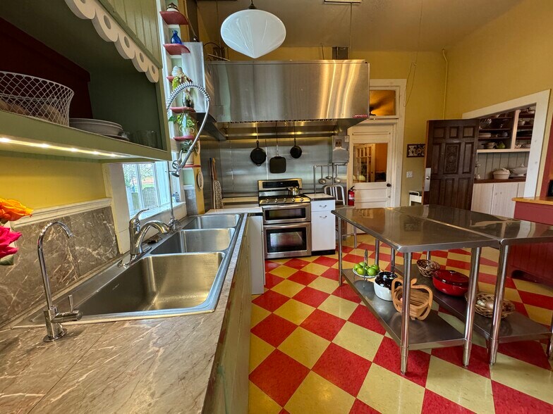 More Photos Of 224 W Chickasaw St, Tahlequah Hospitality For Sale