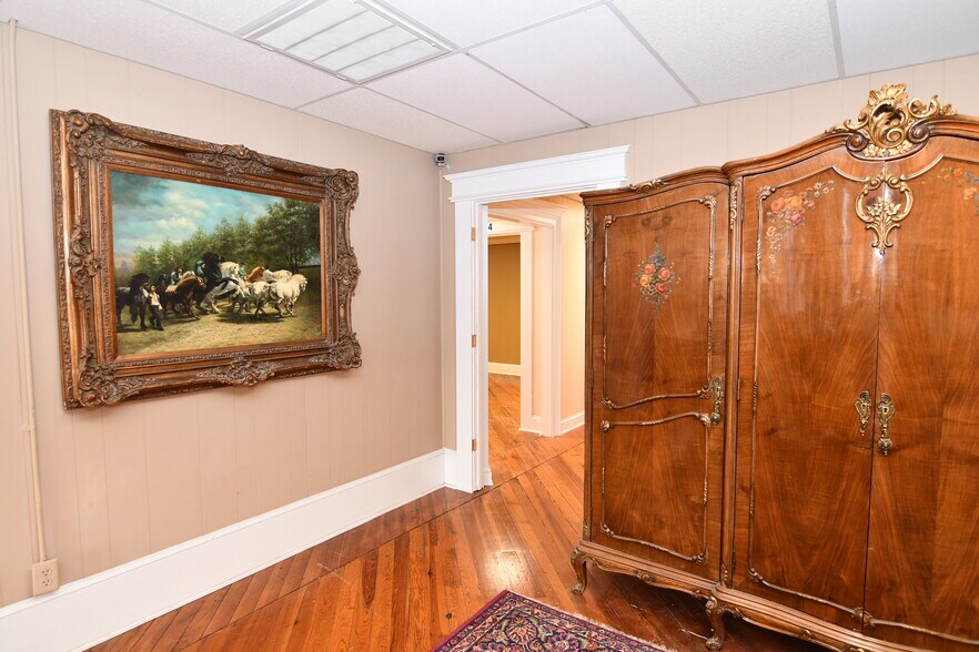 More Photos Of 10 N Public Sq, Murfreesboro Storefront Retail Office For Lease