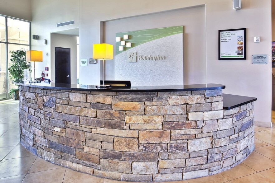 More Photos Of 300 E Central Texas Expy, Killeen Hotel For Sale