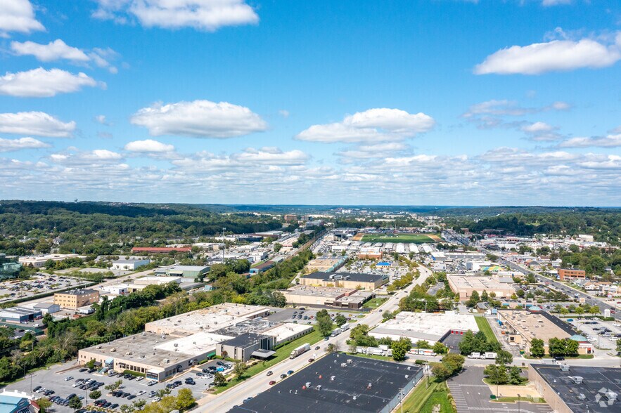 More Photos Of 21-23 W Aylesbury Rd, Timonium Light Distribution For Sale