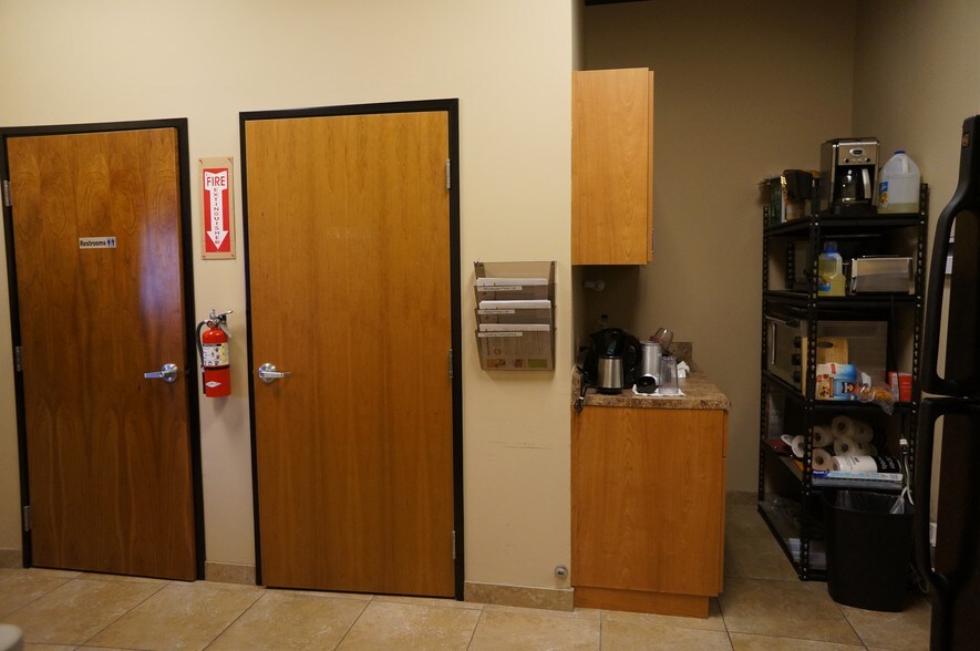 More Photos Of 7750 E Redfield Dr, Scottsdale Distribution For Lease