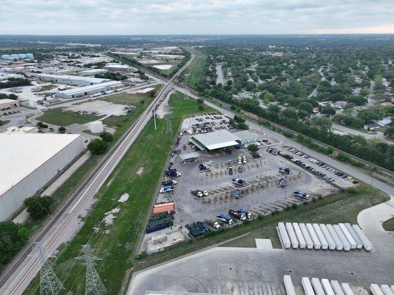 More Photos Of 3900 N Beach St, Haltom City Warehouse For Sale