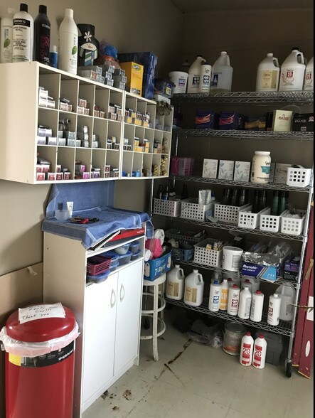 More Photos Of 1741 W Old Ridge Rd, Hobart Storefront Retail Office For Lease