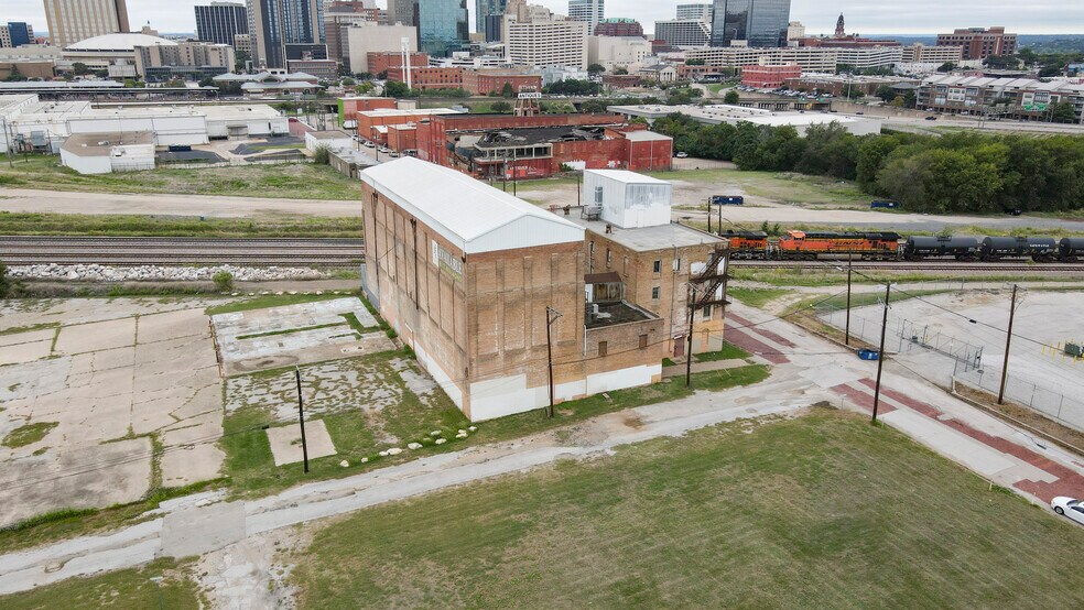More Photos Of 1000 Harding St, Fort Worth Land For Sale