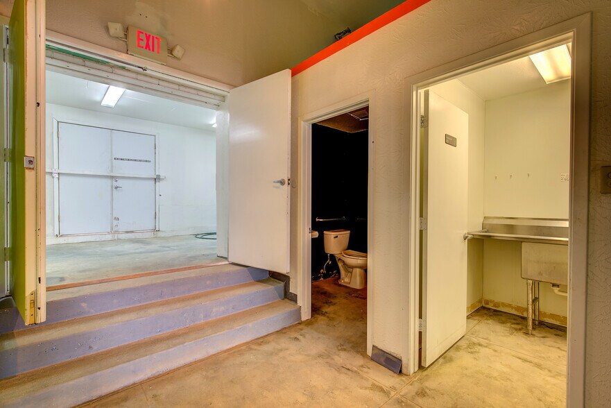 More Photos Of 1213 Washington St, Commerce Storefront Retail Office For Sale