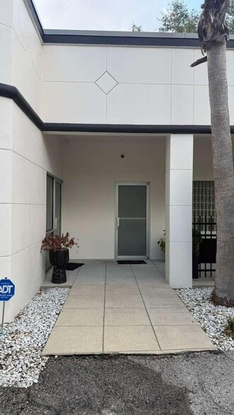 More Photos Of 608 S Tampania Ave, Tampa Medical For Lease