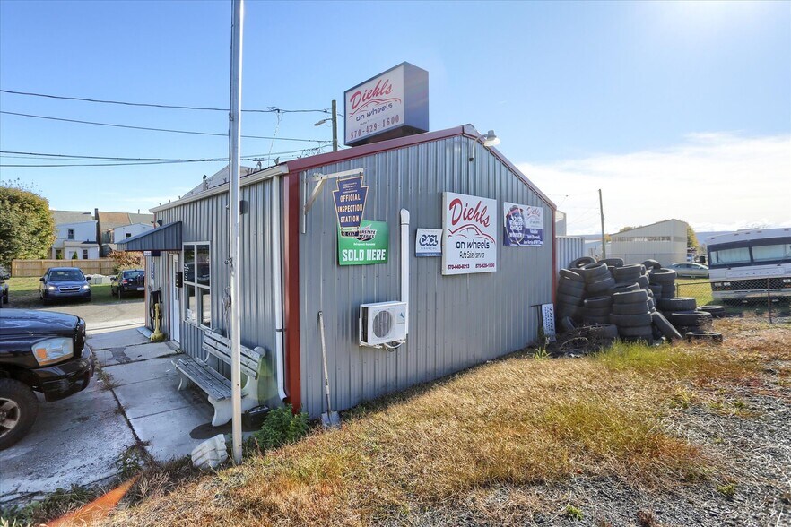 More Photos Of 40 N 4th St, Saint Clair Auto Dealership For Sale