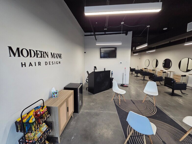 More Photos Of 7510 N Oak Trfy, Gladstone Apartments For Lease