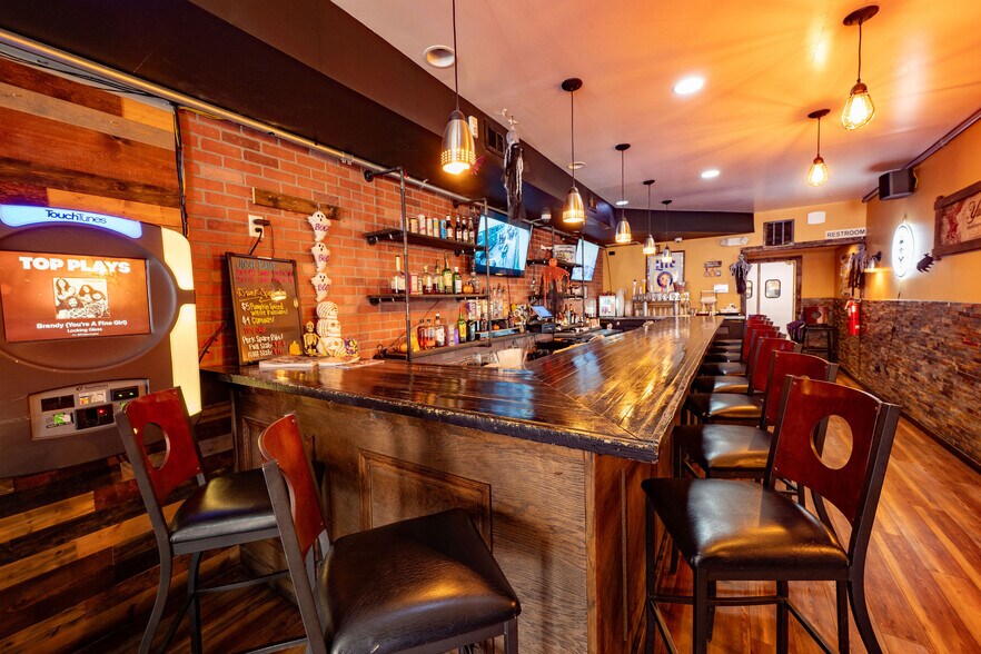 More Photos Of 230 Main St, Hobart Movie Radio TVStudio For Sale