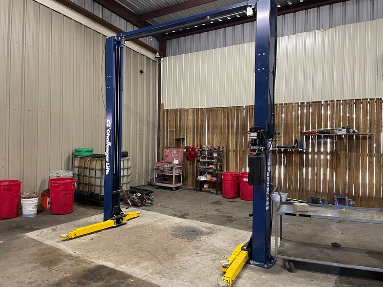 More Photos Of 433 S Main St, Swainsboro Showroom For Sale