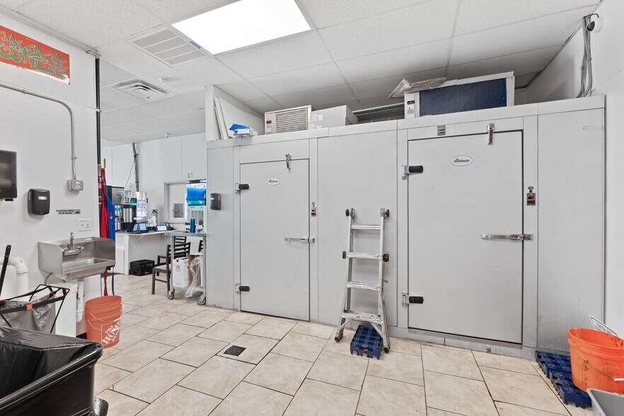 More Photos Of 1235 N Grand Blvd, Saint Louis Fast Food For Sale