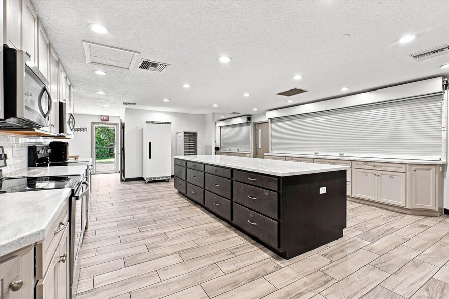More Photos Of 7602 Kenya St, Jacksonville Specialty For Sale