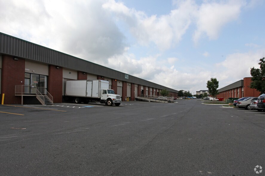 More Photos Of 3361 75th Ave, Landover Warehouse For Lease
