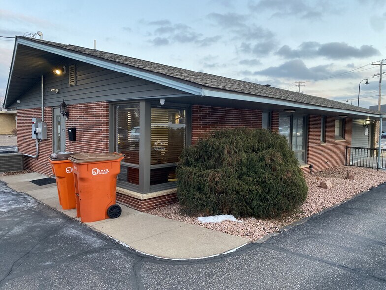 More Photos Of 1608 Ohm Ave, Eau Claire Office For Lease