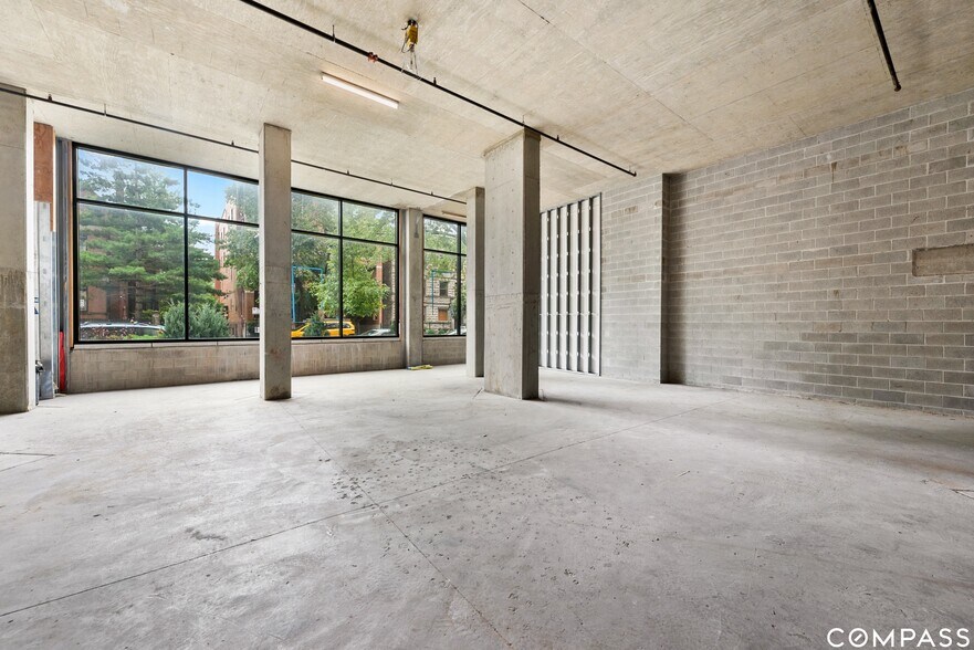 More Photos Of 828 W Grace St, Chicago Apartments For Lease