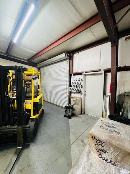 More Photos Of 590 N Main St, Leeds Manufacturing For Sale