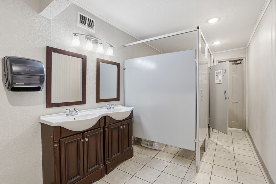 More Photos Of 342 SW Alsbury Blvd, Burleson Religious Facility For Sale