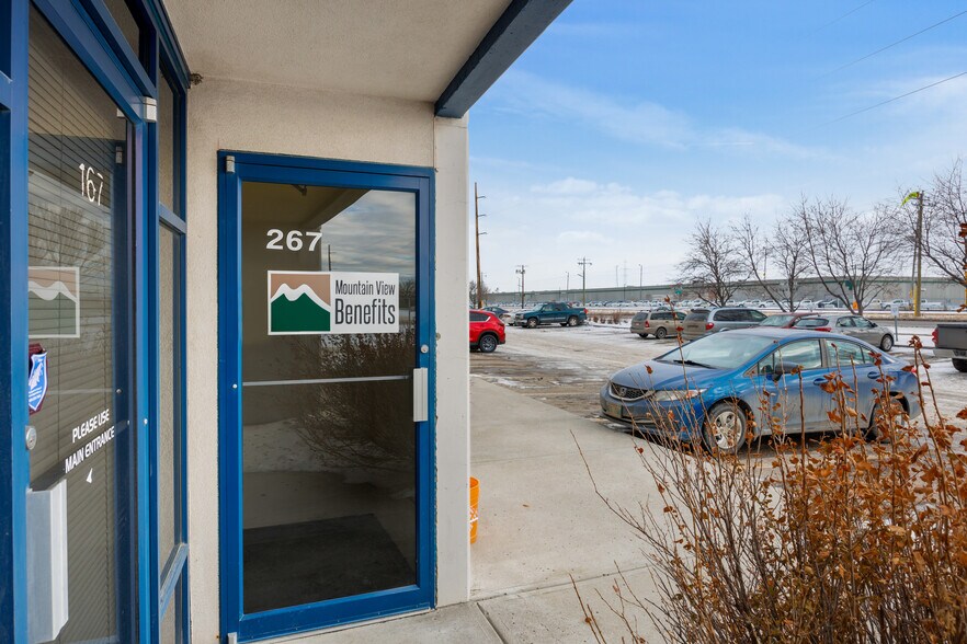 More Photos Of 4999 43rd St SE, Calgary Light Distribution For Sale