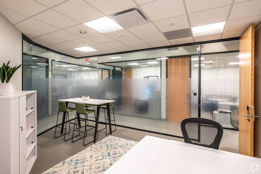 More Photos Of 15305 N Dallas Pky, Addison Coworking Space