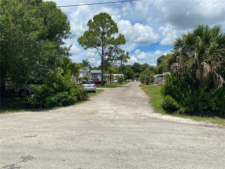 More Photos Of 1475 N Bridge St, LaBelle Manufactured Housing Mobile Home Park For Sale
