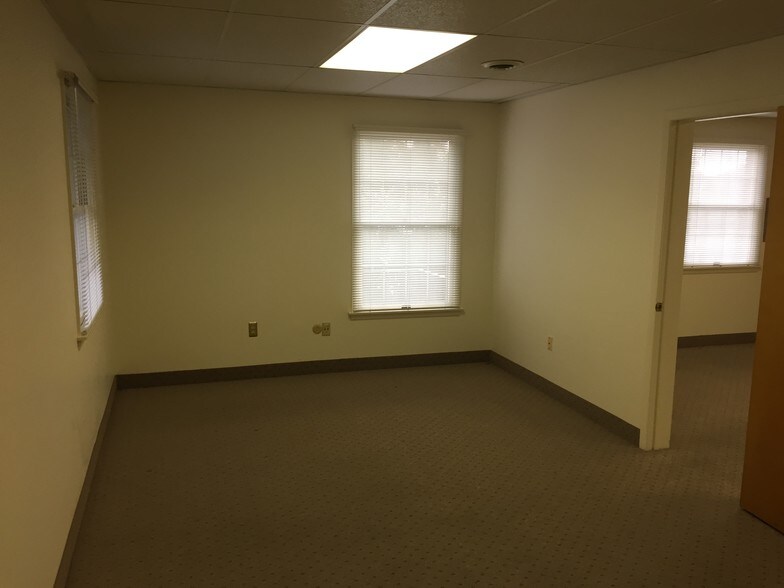More Photos Of 764 Easton Ave, Somerset Office For Sale