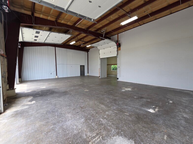 More Photos Of 399 S 22nd St, Heath Flex For Lease