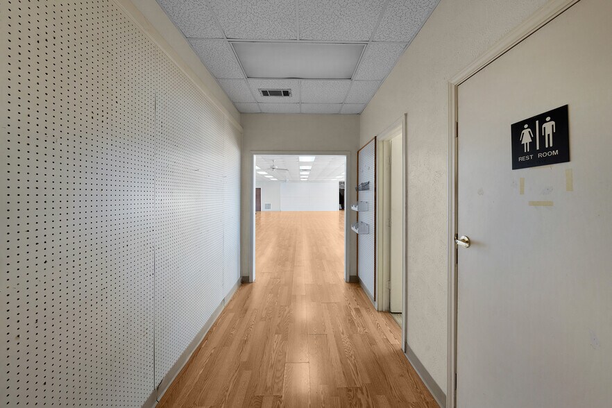 More Photos Of 1118 Interstate Highway 30, Greenville Storefront Retail Office For Lease