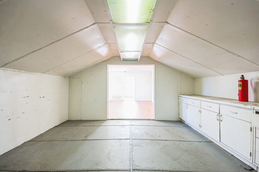 More Photos Of 6 Spring St, Jamesburg Warehouse For Sale