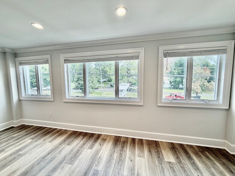 More Photos Of 522 E putnam Ave, Greenwich Freestanding For Lease