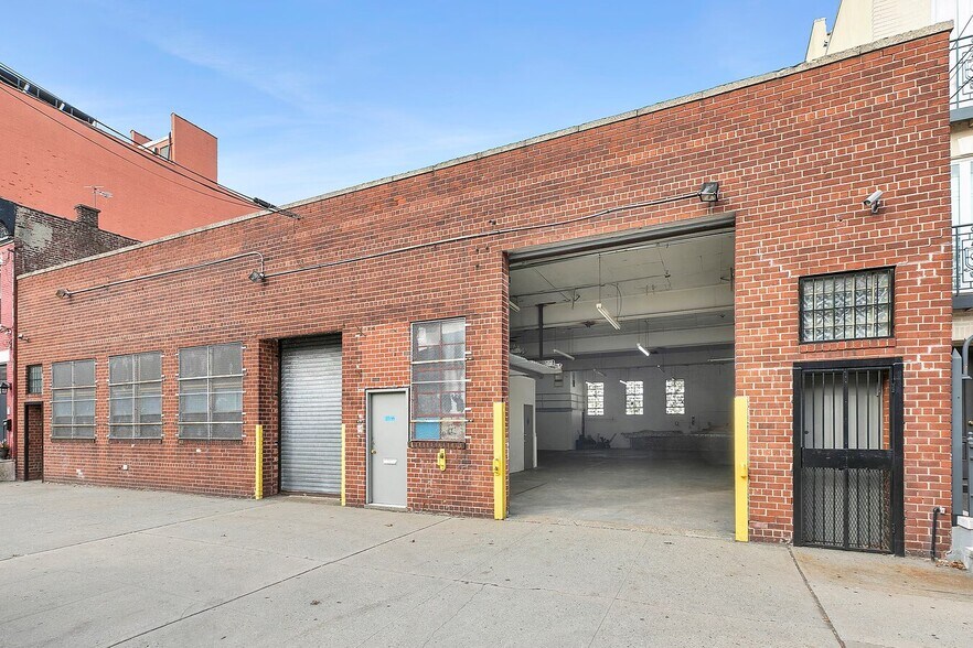 More Photos Of 3544 11th St, Astoria Warehouse For Lease