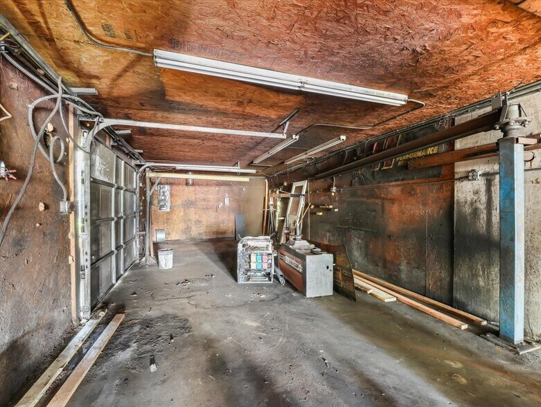 More Photos Of 2701 Pocola blvd, Pocola Industrial For Sale