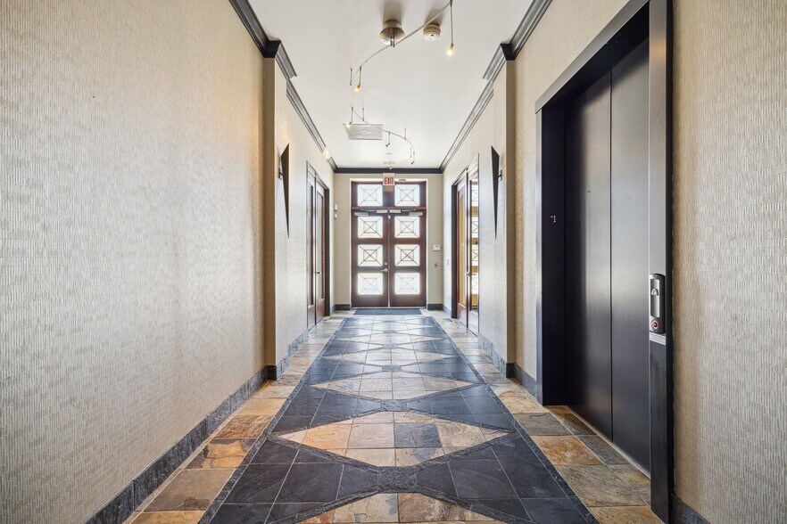 More Photos Of 500 Durham Dr, Houston Office For Lease