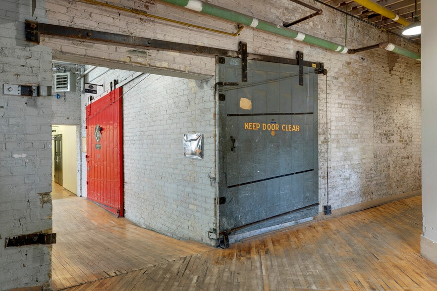 More Photos Of 1618-1620 Central Ave NE, Minneapolis Warehouse For Lease