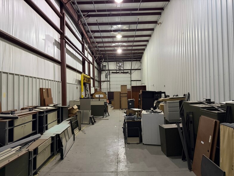 More Photos Of 3701 Windmill Rd, Cleburne Manufacturing For Lease